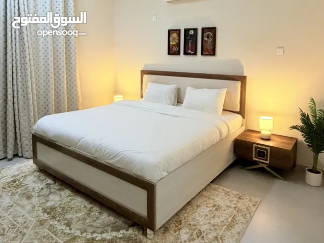 غرفة راقيه موثثه تاثيث فندقي في بركة الموز قريب الجامعه وفي فرق خلف الولو هايبر ماركت للعوائل