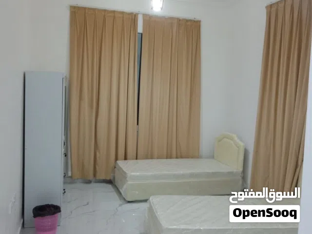 غرفة مؤثثة مع دورة مياه للموظفين بالموالح الجنوبية