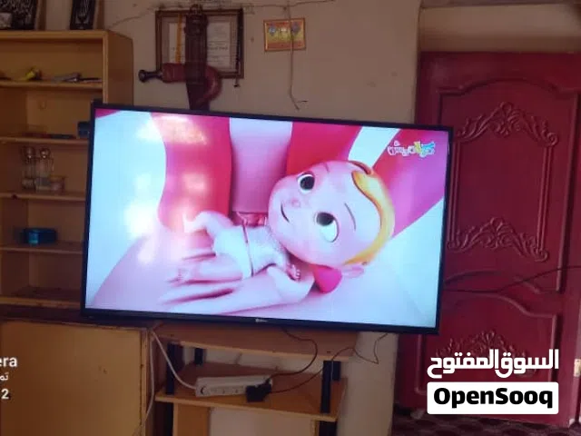 اعرضي لي هذا الشاشه 55 بوصه عاليه الدقه نوعها دانسات قيمتها ألف واكثر أخذتها من سعوديه بكرتونها فقط