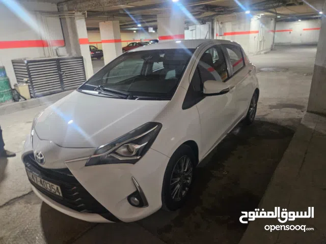 تويوتا يارس نظيفة للبيع