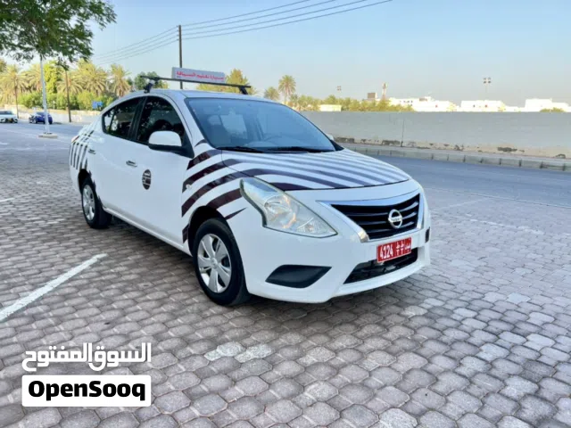 تعليم سياقه في مسقط جير اتوماتيك نيسان صني موديل 2018 رجال ونساء جميع جنسيات