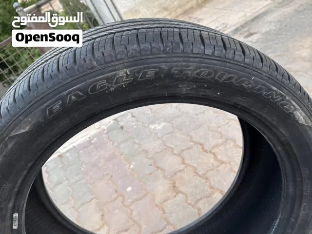 إطارات مستعملة بحالة جيدة لعجلات 22 بوصة من علامة أخرى