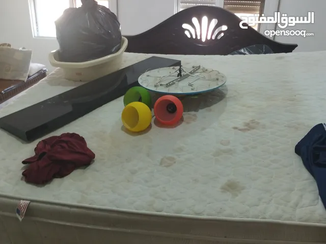 تخت و كمدينه وطاوله مطبخ للبيع