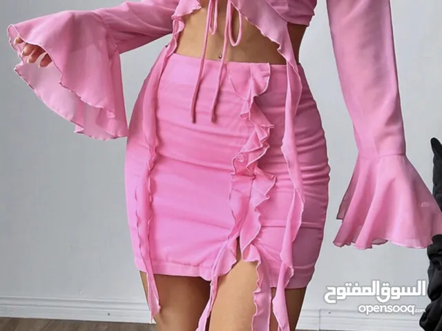 طقم وردي غامق ، خامة خفيفة وباردة