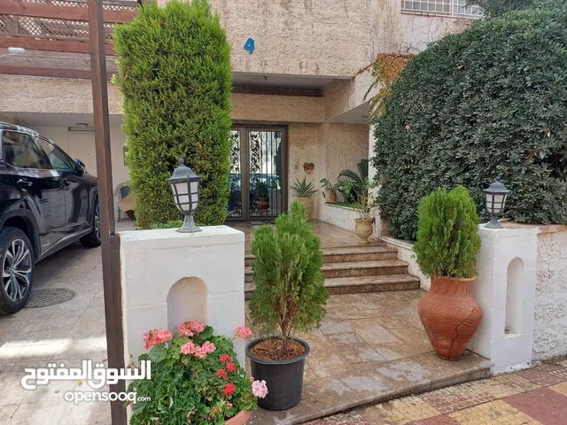 270 m2 4 Bedrooms Apartments for Sale in Amman Um Uthaiena