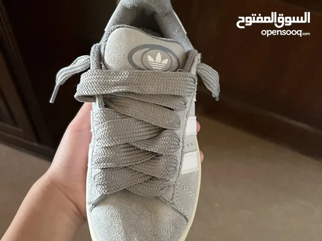 Adidas Campus 36 نمرة جميل جداً في اللبس وانيق