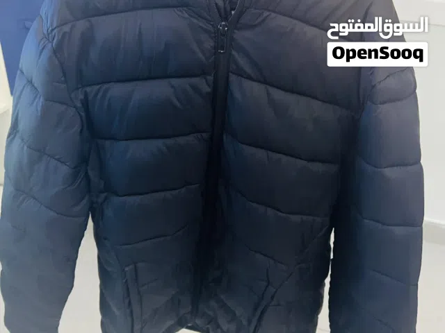 جاكيت للأولاد لون اسود يلبس لسن 13و14سنة