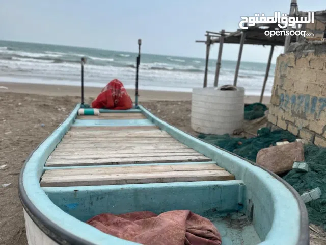 قارب يامها موديل الفين 12..23 قدم   بدون مكينه وبدون رقم