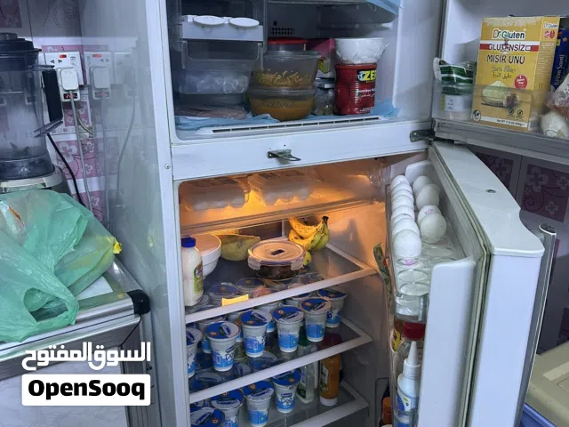 ثلاجه هيتاشي 22 قدم مع مجمده صغير 9 قدم للبيع