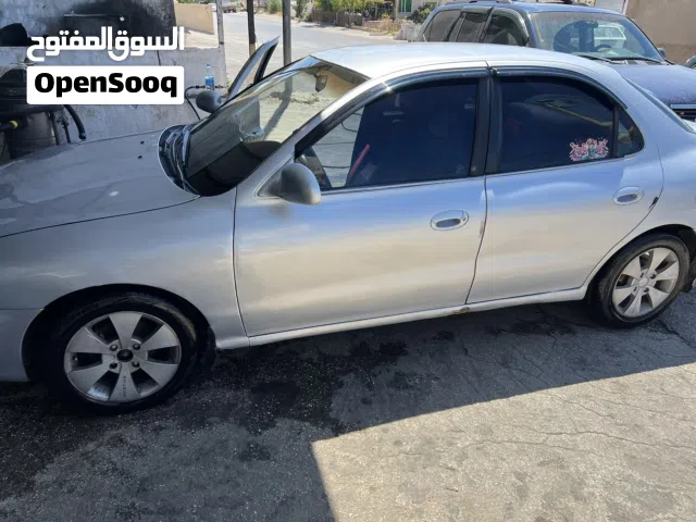 1996 هيونداي افانتي Standard