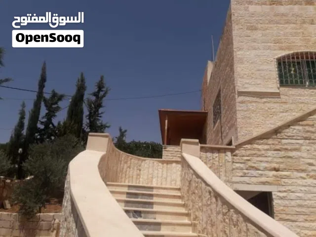 بيت مكون من طابقين للبيع