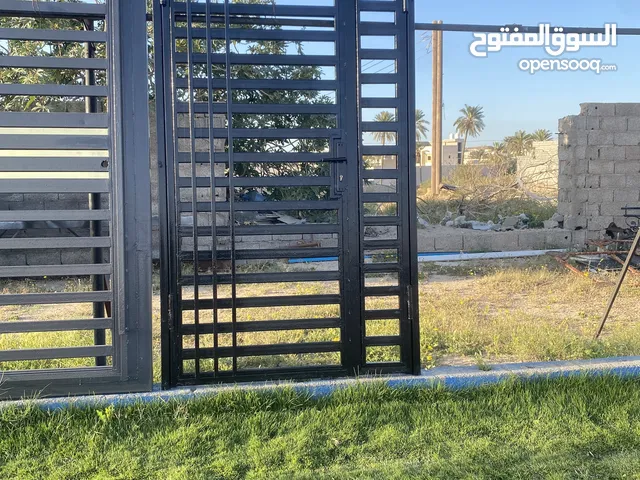باب حديد. مستعمل نضيف