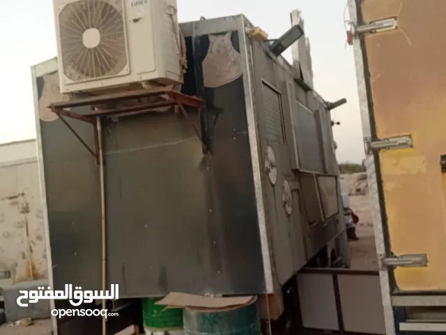 للبيع صندوق بقاله هاف لوري مجهز