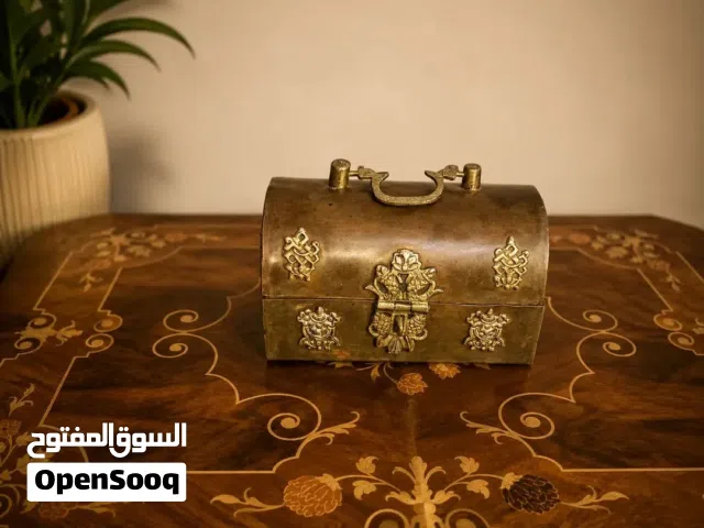 صندوق نحاس احمر