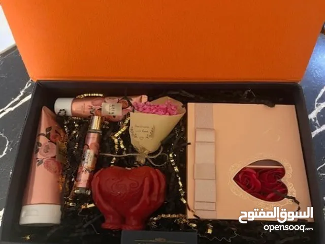 هدايا جاهزه لاعياد الميلاد او المناسبات واكسسوارات مع البكس