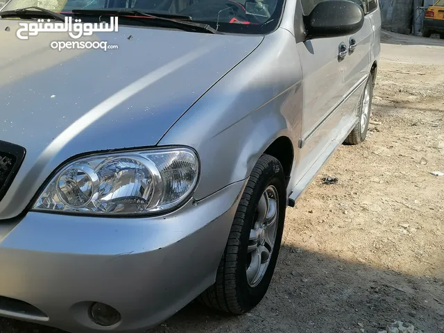 كيا سيدونا 2005