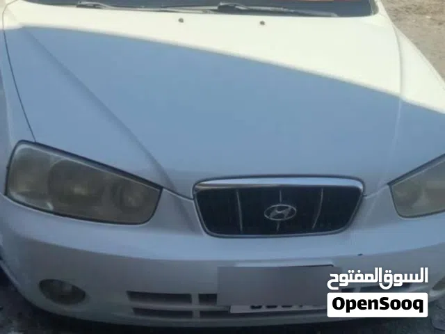 2001 هيونداي افانتي Standard