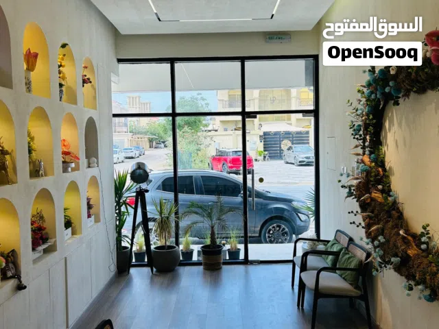 للبيع محل زهور ( Flower Shop ) مجهز بالكامل في موقع حيوي