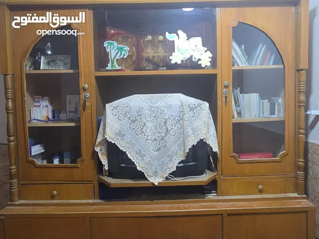 معرض خانتين زجاج 2+ خانه وسط زجاج + مجرات 2 +أسفل دواليب 3 خانات
