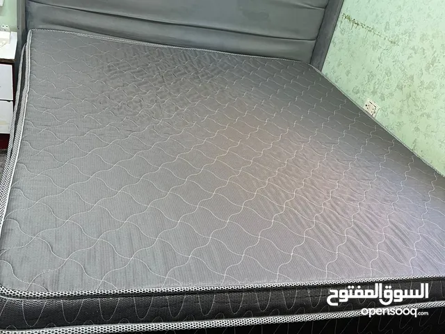 تخت مجوز نظام صندوق وفرشه زنبركيه بحالة الوكاله واستخدام شاب السعر 150 وقابل للتفاوض