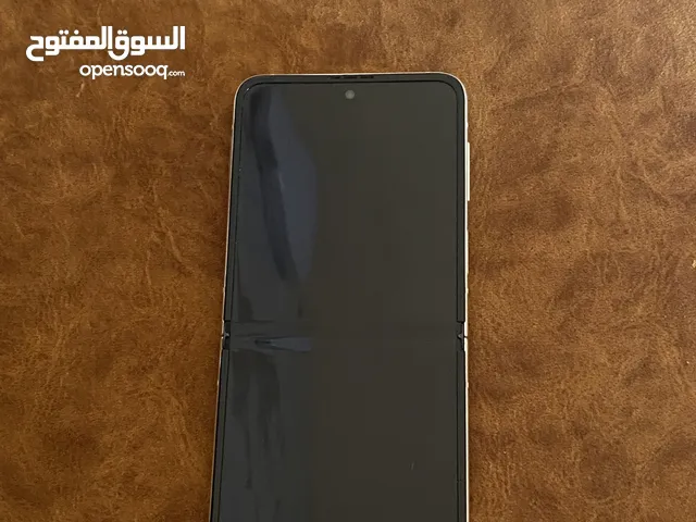 Samsung Galaxy Z Flip3 5G 256 GB in Al Dakhiliya