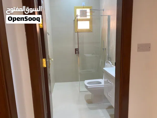 للايجار عماره في الفروانية 32 شقه  غرفتين حمامين صاله  مطبخ الايجار 350 د ترخيص رقم 2011/320