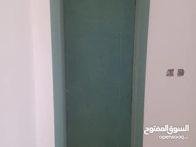 اي باب موجود خشب بيبان.