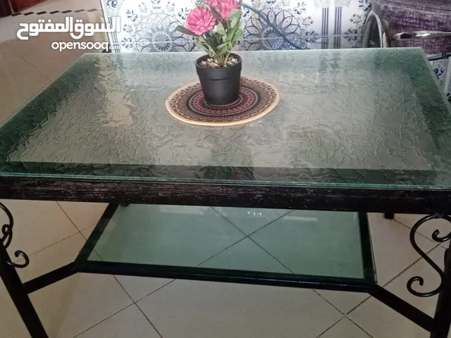طاولة زجاجية انيقة مع حديد