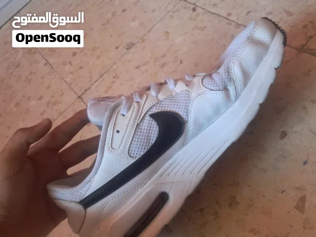 حذاء نايك جديد ابيض واسود نمرة 43,44 الله يبارك لصاحب النصيب