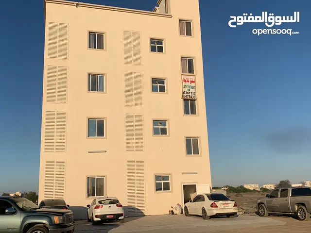 بنايه جديد تتوفر فيها شقة من غرفتين وحمامين ومطبخ وصاله 130pوغرفه وصاله ومطبخ وحمام100 ومحلات لايجار