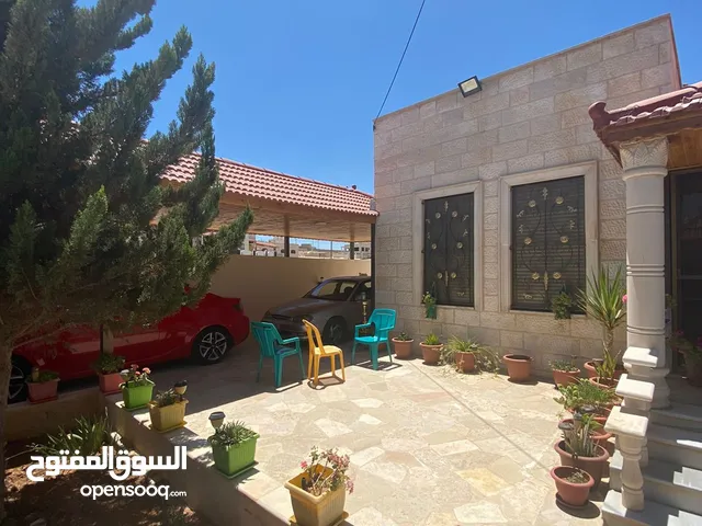 190 m2 3 Bedrooms Townhouse for Sale in Zarqa Jabal Al Mugheir