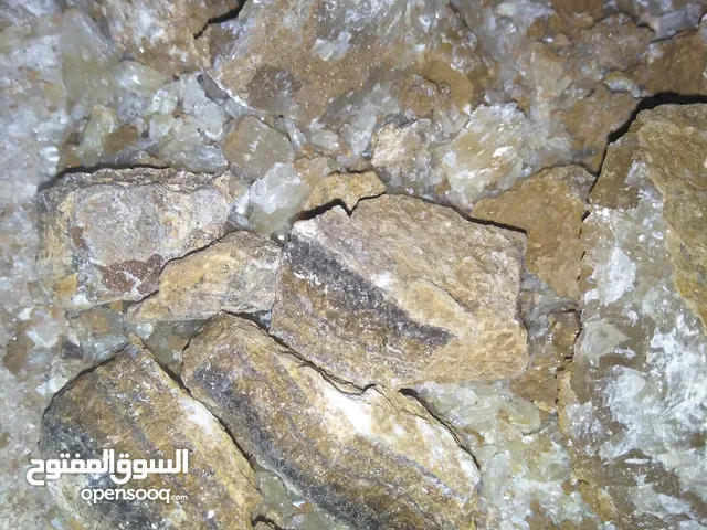 أحجار كريمه ومعادن