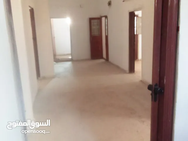 120 m2 4 Bedrooms Apartments for Rent in Zarqa Al ghweariyyeh