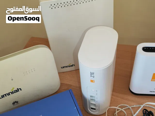 مجموعة مقويات و راوترات و محول كهربائي