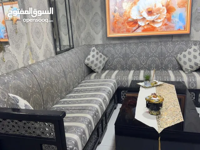 كنب زاوية بحالة جيدة