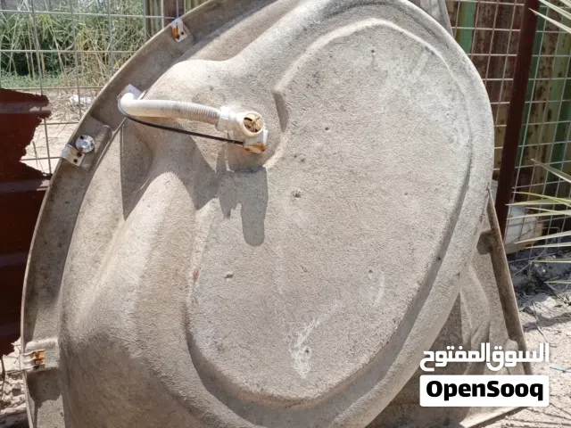 بانيو مستعمل فقط 6 اشهر نضيف وبدون ضرر وبدون ثقوب  فقط يحتاج مساند