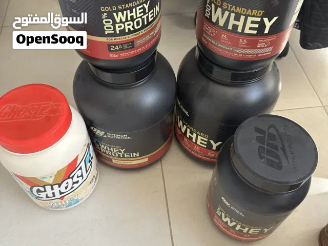 علب بروتين فارغة