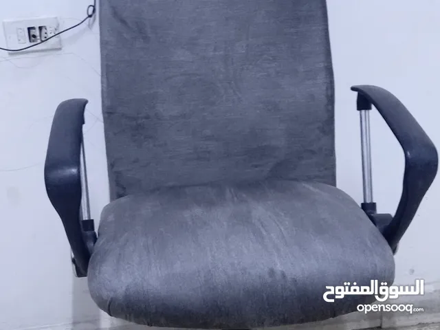 كرسي مكتب بحالة الجديد