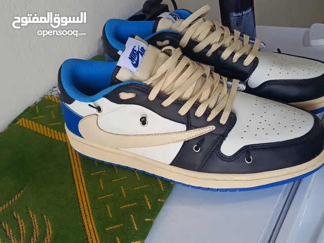 44 Sport Shoes in Amman