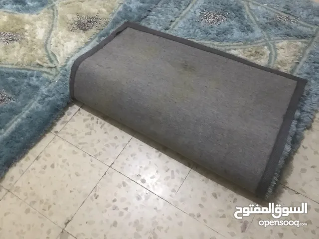 مجموعة سجاد نوعية ثقيلة بحالة ممتازة