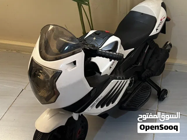 سيكل أطفال مستعمل بحالة الجديد معاه شاحن لون ابيضxاسود لا يفصل وقت اللعب بطارية جديدة