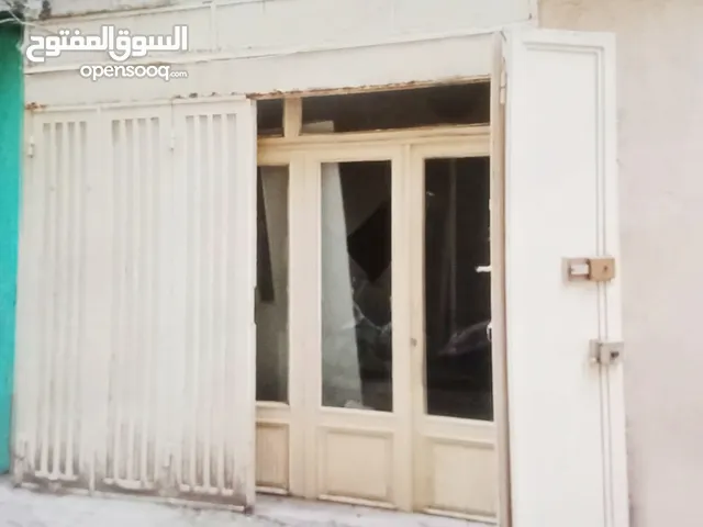 محل/مخزن للبيع في الزاهرية بسعر جيد.