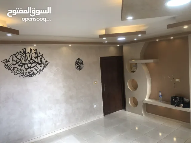 شقة للبيع ابو علندا سكن كريم قرب إشارة الغاز طابق ارضي كاش او اقساط عن طريق البنك الإسكان بسبب السفر