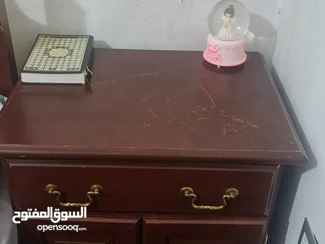 غرفة نوم شبابية ما فيها اي كسر مع فرشتها
