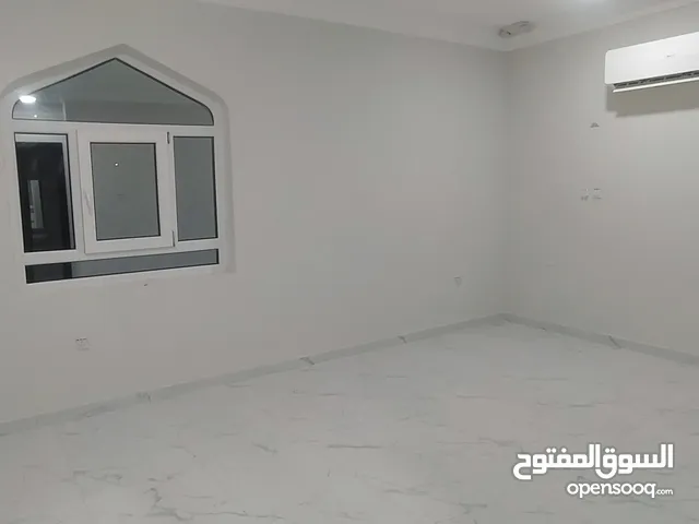 شقه غرفتين اول ساكن خليفه الجنوبيه داخل عماره