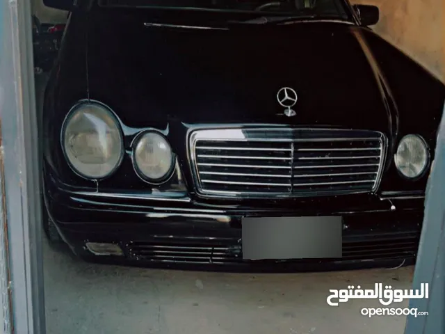 مرسيدس W210