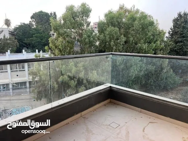 200 m2 3 Bedrooms Apartments for Sale in Ramallah and Al-Bireh Al Tira