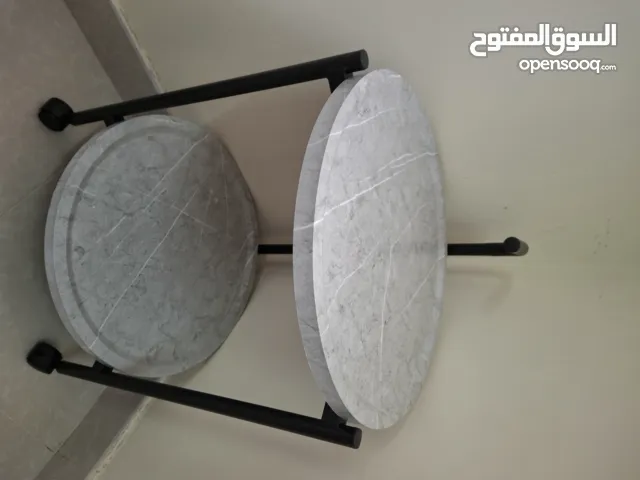 ارفف إيكيا إستعمال خفيف و طاولة جانبية