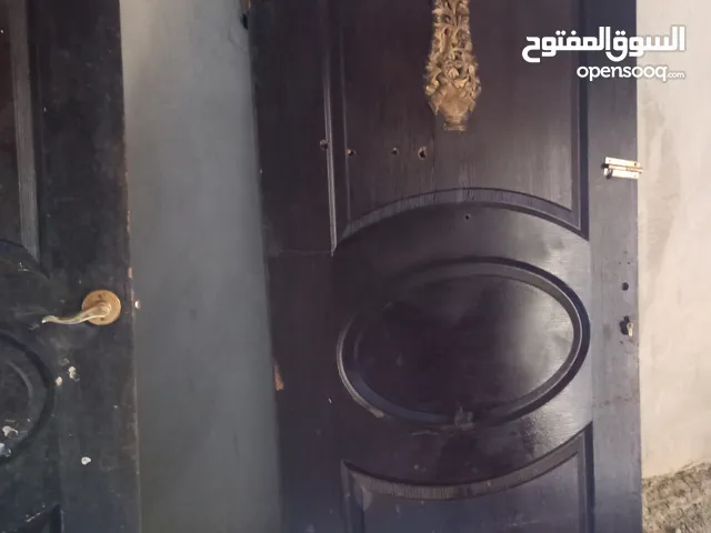4 درف ابواب خشبية مستعملة بحاجة لصيانة