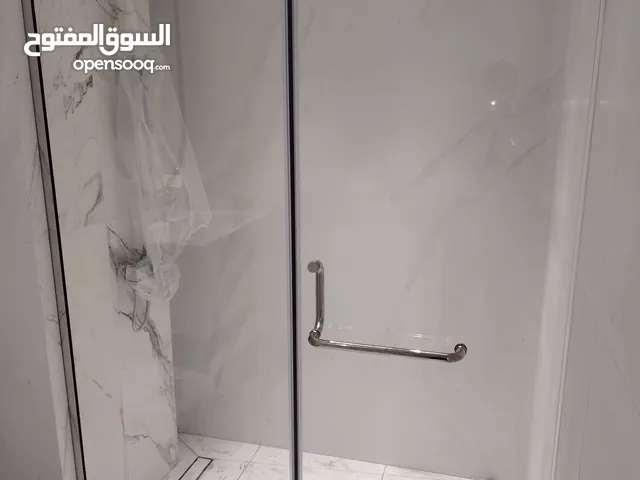 تركيب جميع انواع المرايا والشورات والبارتشنات والواجهات الالمنيوم والنوافذ والديكورات والكلادينغ